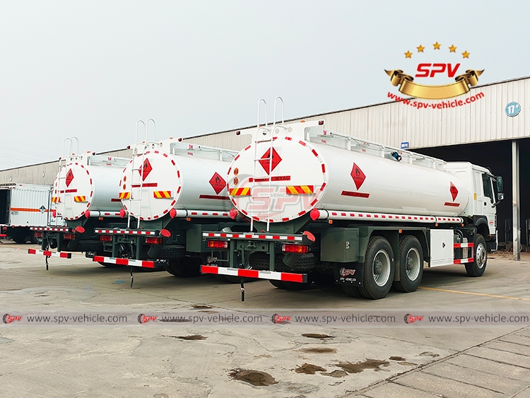 20,000 Litres Oil Transfer Truck Sinotruk - Right Back Side View